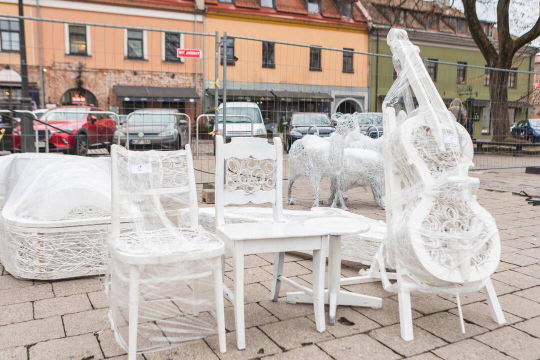 Kauno eglutės puošimas įgavo pagreitį