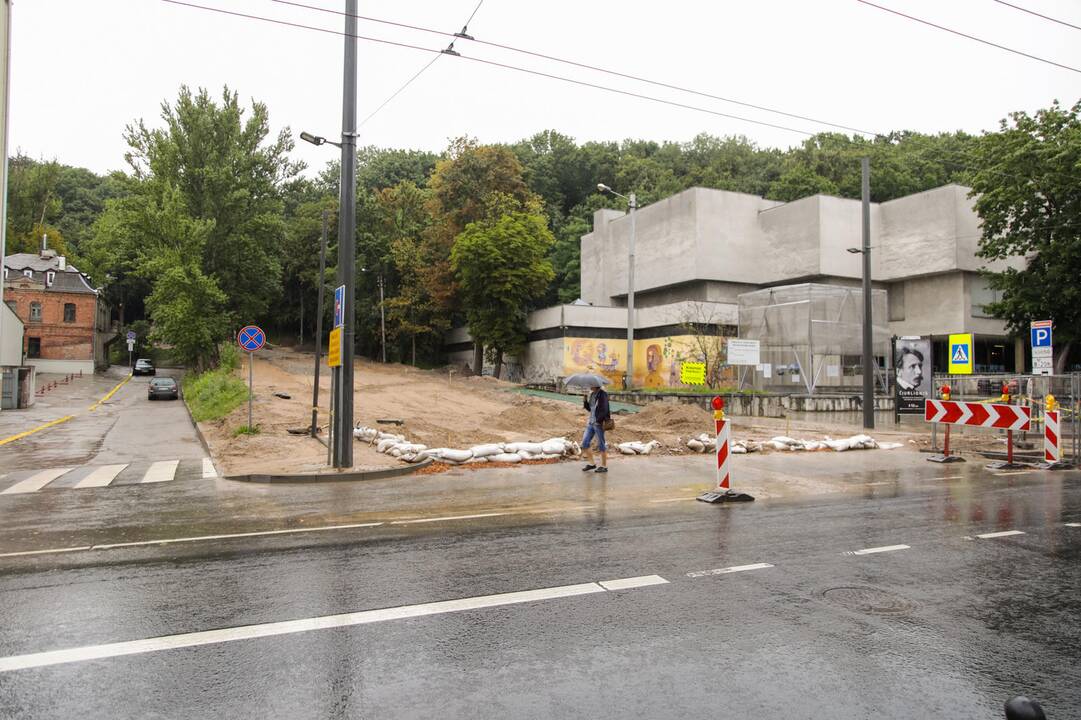 Po gausesnio lietaus – vėl patvinusios gatvės