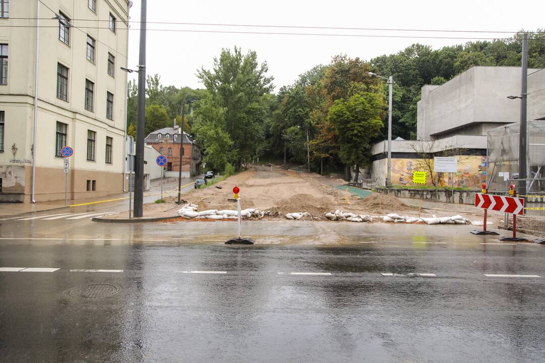 Po gausesnio lietaus – vėl patvinusios gatvės