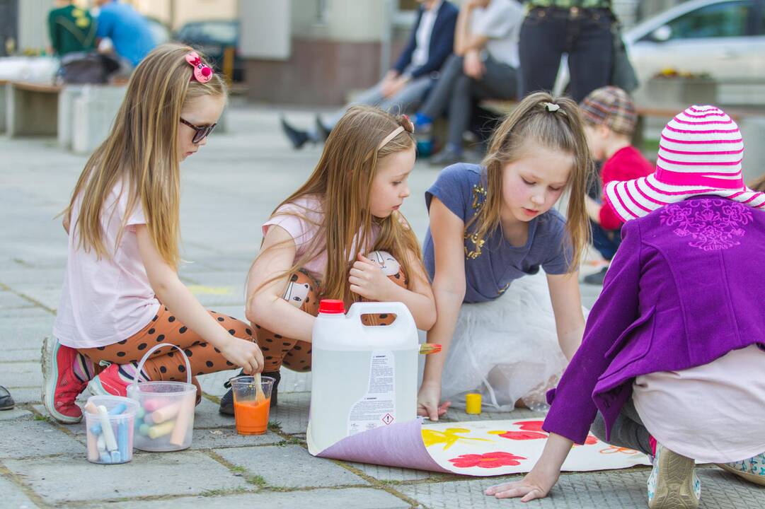 Vaikų piešinių akcija Kaunas Jazz ant grindinio