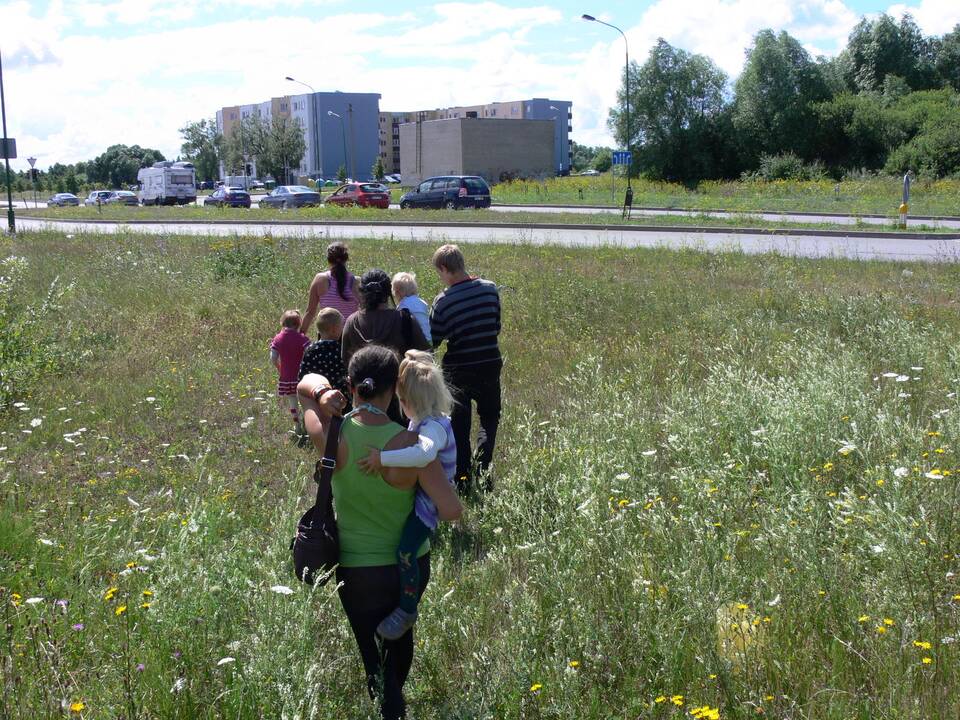 Valkataujančių moterų vaikai, paimti iš krūmynų pietinėje miesto dalyje, iškeliavo į valdiškus namus