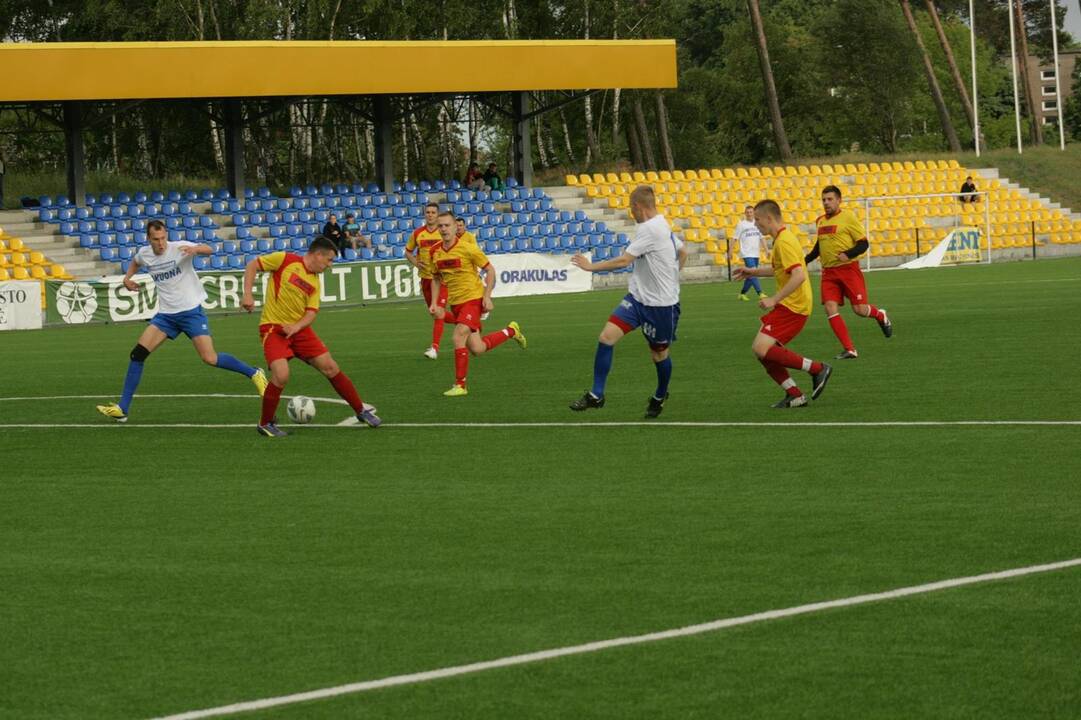 „Saremos“ futbolininkai pabėgo nuo persekiotojų