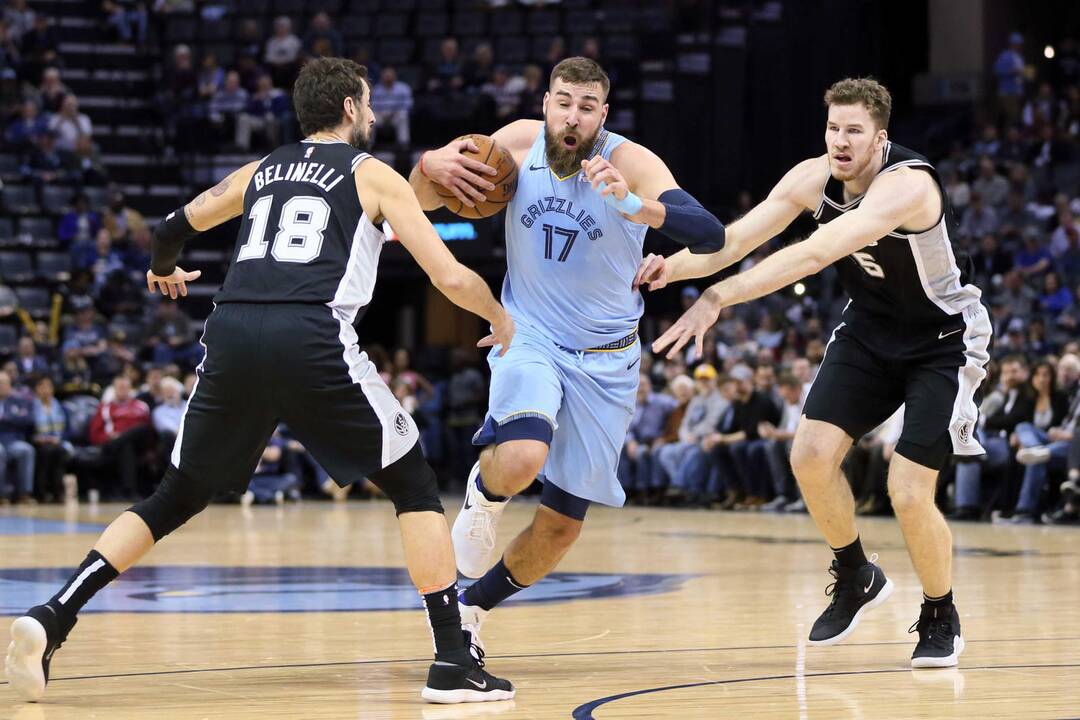 J. Valančiūnas solidžiai debiutavo „Grizzlies“ gretose