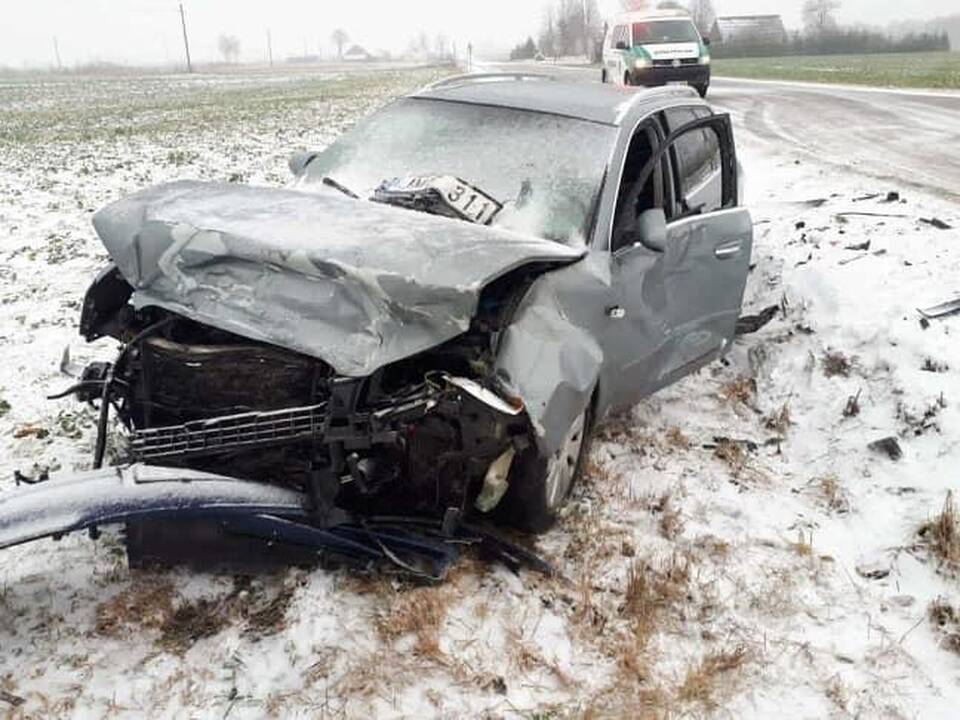 Kretingos rajone susidūrė du automobiliai – vairuotojas ligoninėje
