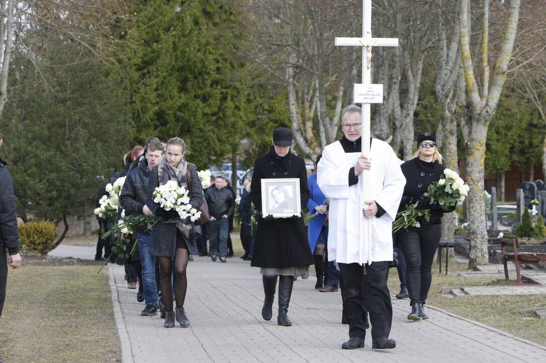 I. Strazdauskaitės laidotuvės
