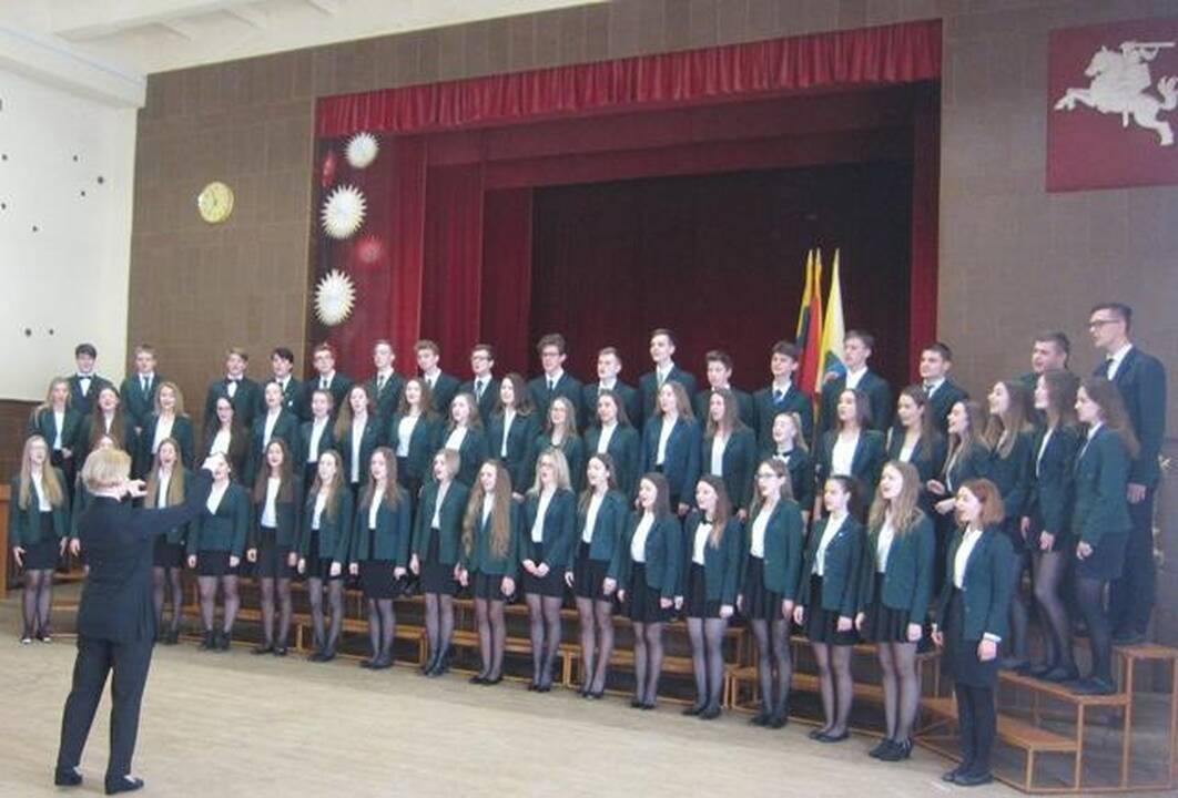 D.Pilipavičienė – choro „Atžalynas“ vadovė.