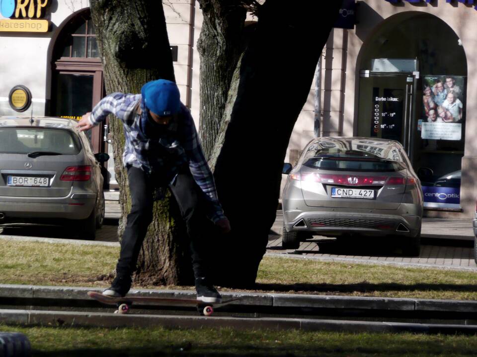 Tarp avarijų aukų Klaipėdoje – riedlentininkas bei dviratininkas