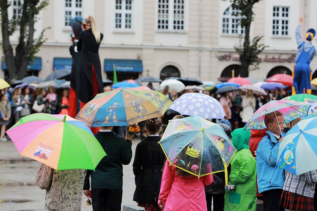 Tradicija: rugsėjo 1-ąją uostamiesčio mokiniai rinksis Lietuvininkų aikštėje, todėl ją transportas turės apvažiuoti.