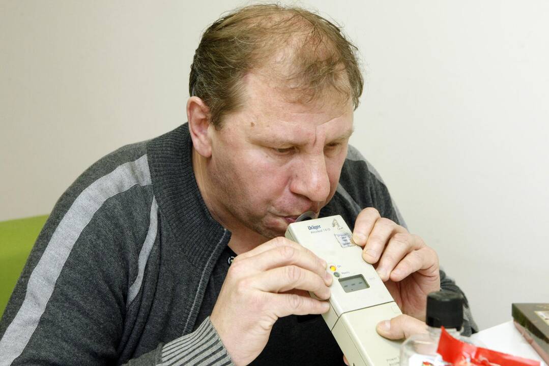 Ribos: M.Džermeika teigė, jog policijos pareigūnus jauni vairuotojai dažnai graudina pasakojimais, kad alkoholio jų organizme atsirado po suvalgytų saldainių ar atsigėrus gazuotų gėrimų.