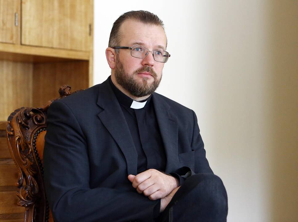 Santuoka: sužadėtiniams, prieš jungtuves sudariusiems vedybų sutartis, bažnyčių durys – užvertos.