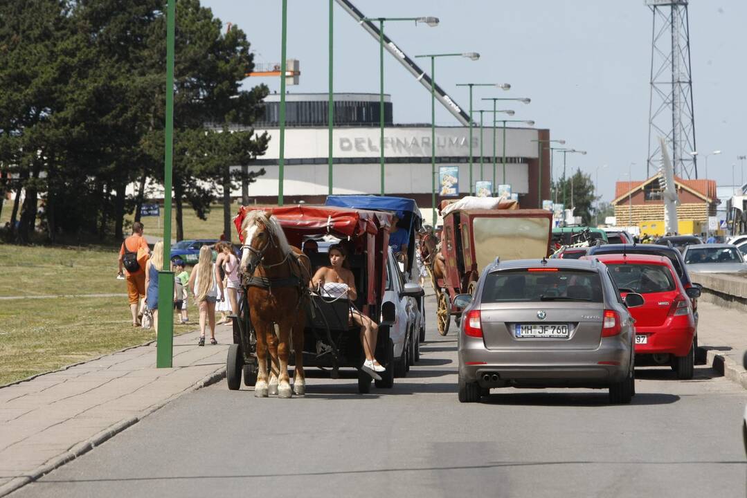 Svarstoma Smiltynėje uždrausti motorinį transportą