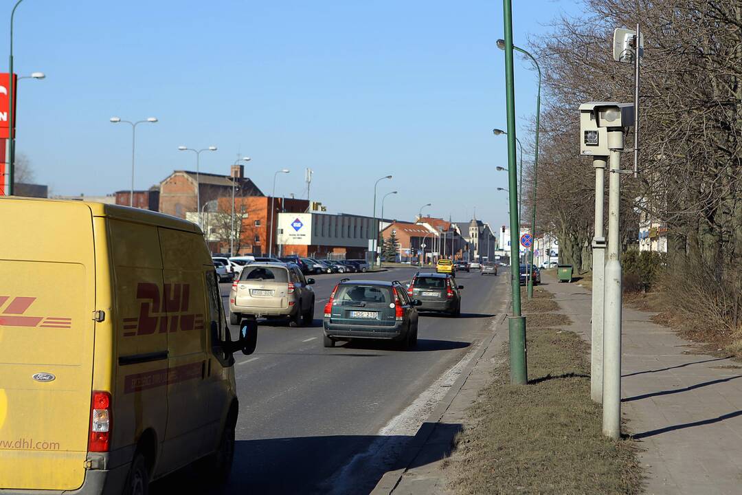 Kokia nauda iš greičio matuoklių, jei apie juos įspėjama?