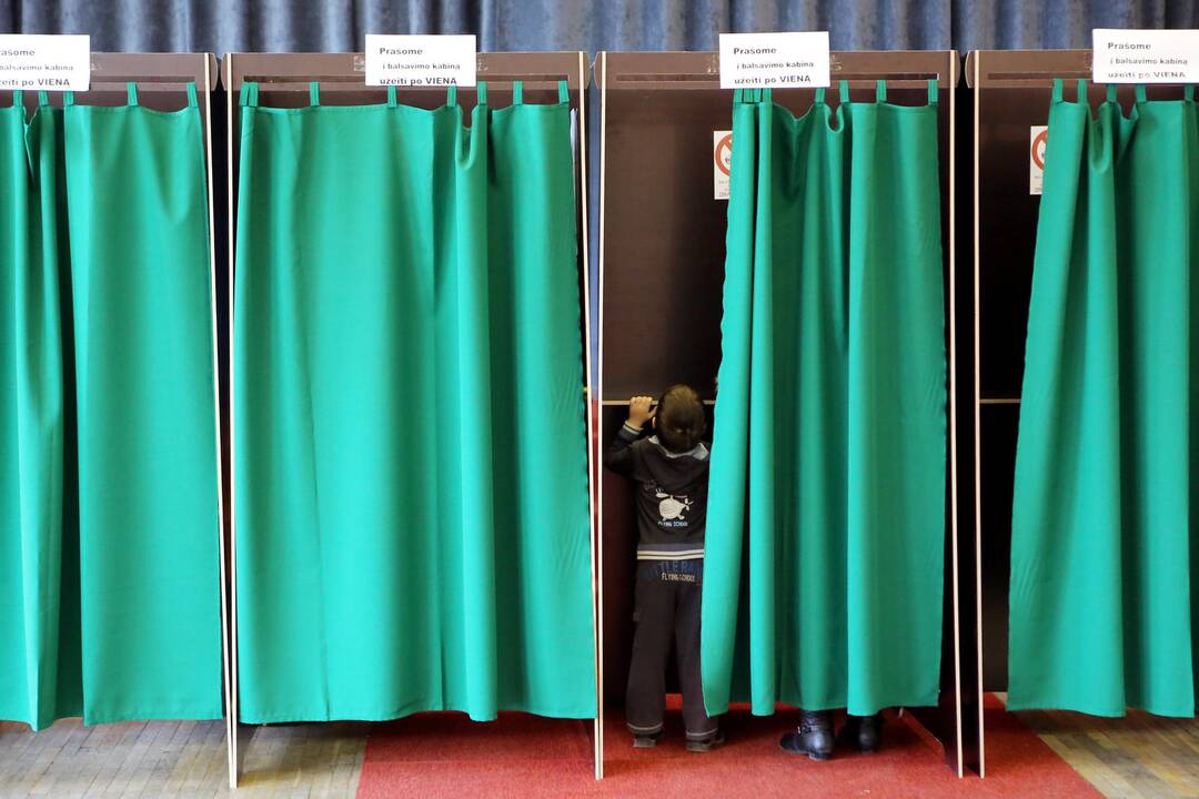 Dėl galbūt pirktų balsų savivaldos rinkimuose išbrauktos dvi Jurbarko politikės