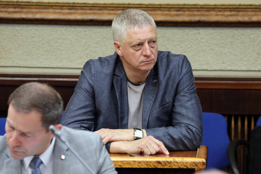Klaipėdiečių įmonės Uosto verslo centro vadovas Š.Butkus (kairėje) pateko į labai keblią situaciją – Nacionalinės žemės tarnybos pastangomis investicijų projektas Liepų gatvėje sustabdytas.