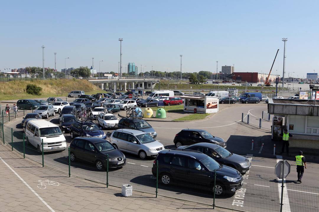 Poilsiautojai vėl atakavo keltus