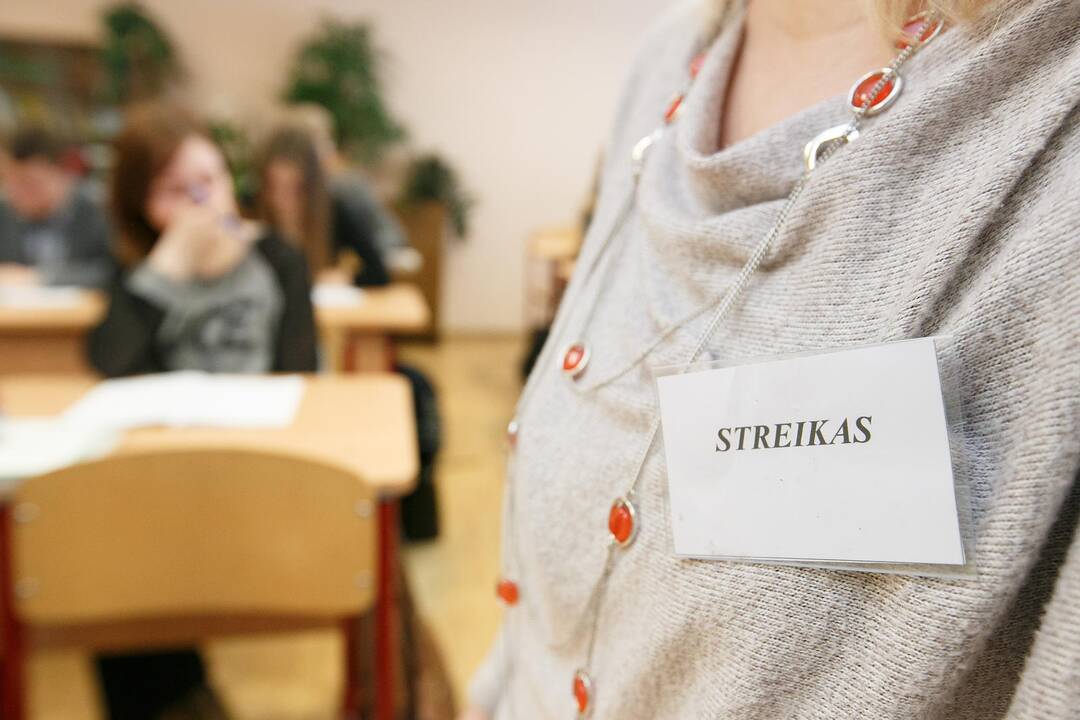 Prie įspėjamojo streiko jungsis apie tūkstantis pedagogų
