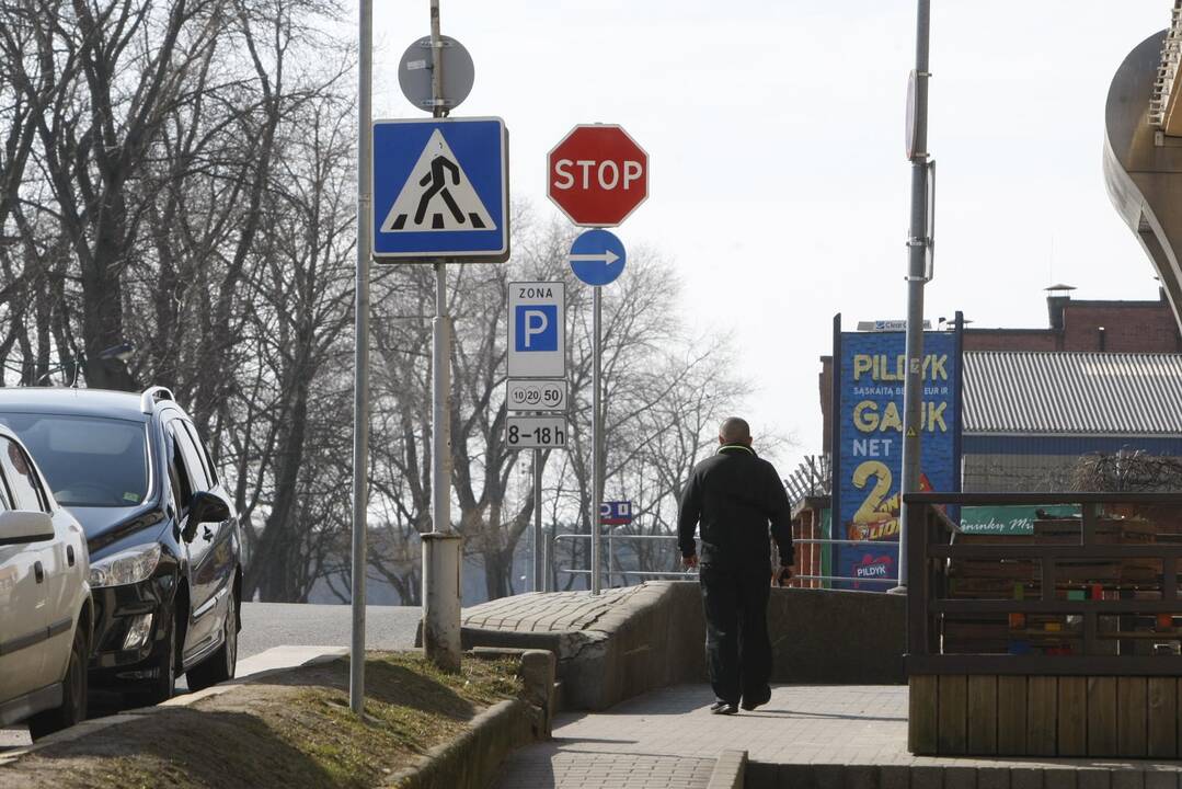 Danės gatve galima važiuoti išsukus iš Jūros gatvės, tačiau toliau čia galima sukti tik į dešinę.