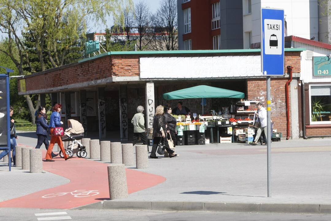 Planai: greta esančios kavinės savininkai nori atnaujinti apšiurusią raudonų plytų pastogę.