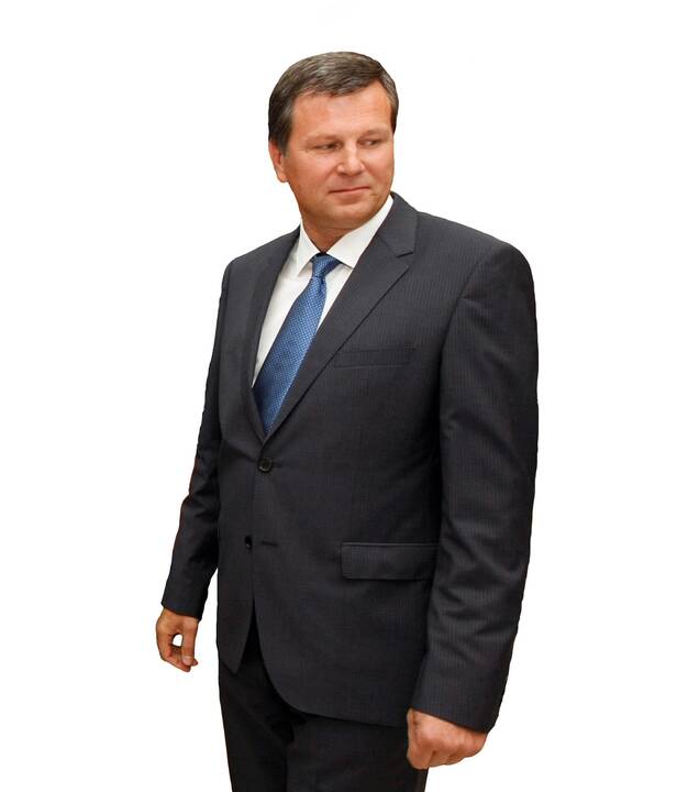 Variantas: uostamiesčio valdininkams siūloma keltis į greta esantį "Viktorijos" viešbutį, bet čia nėra automobilių aikštelės, kurioje tilptų pusės tūkstančio tarnautojų mašinos.