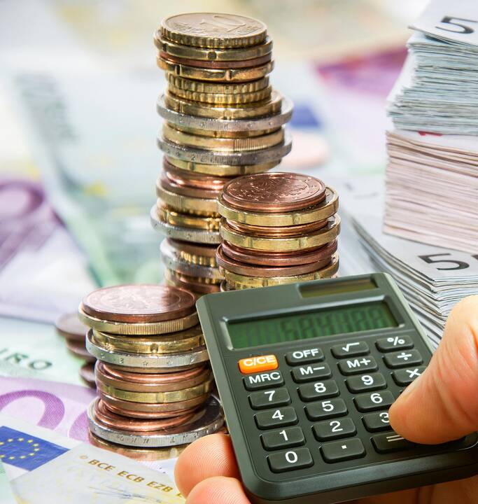 Verslas ragina atidėti bankų mokestį
