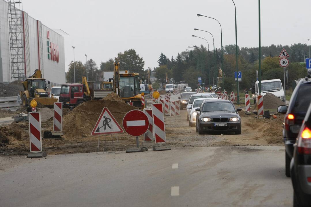 Planai: įrengiant įvažas į neseniai Šilutės plente iškilusio prekybos centro teritoriją žadama sutvarkyti ir dalį Dubysos gatvės dangos, pėsčiųjų, dviračių takus.