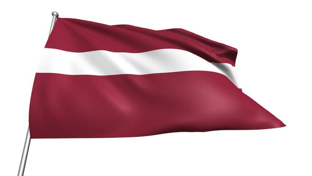 Panašios: savo spalviniu deriniu latvių vėliava primena Austrijos, tačiau skiriasi juostų proporcijos ir raudonumo atspalvis.
