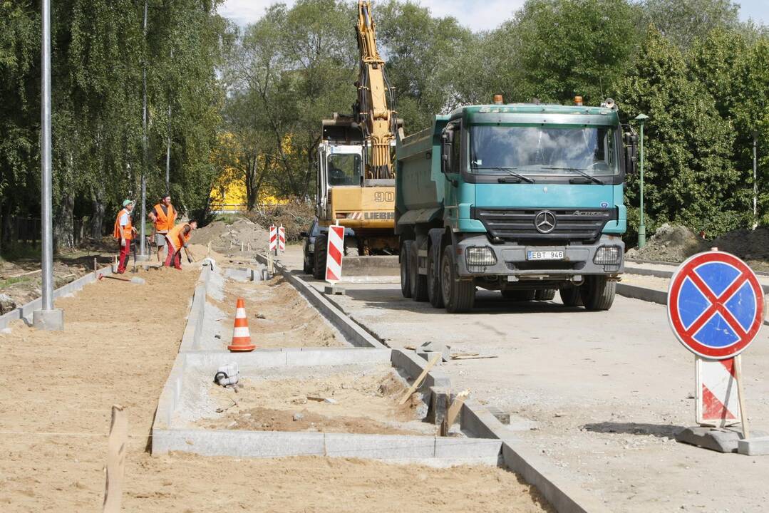 Nors iki rugsėjo 1-osios bus baigti ne visi privažiuojamojo Naikupės gatvės kelio remonto ir įrengimo darbai, žadama, kad šia arterija pasiekti ugdymo įstaigas nebus sudėtinga.