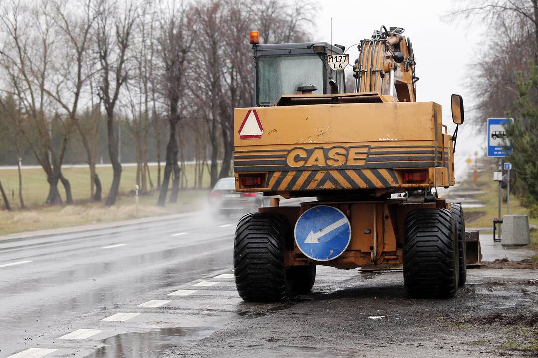 Finišas: Medelyno gatvėje liko užbaigti tvarkyti kelkraščius, vandens nutekėjimo sistemas.