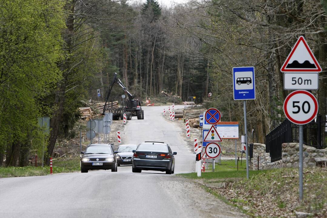 Situacija: Pamario gatvė dėl remonto darbų tapo kliūčių ruožu vairuotojams.