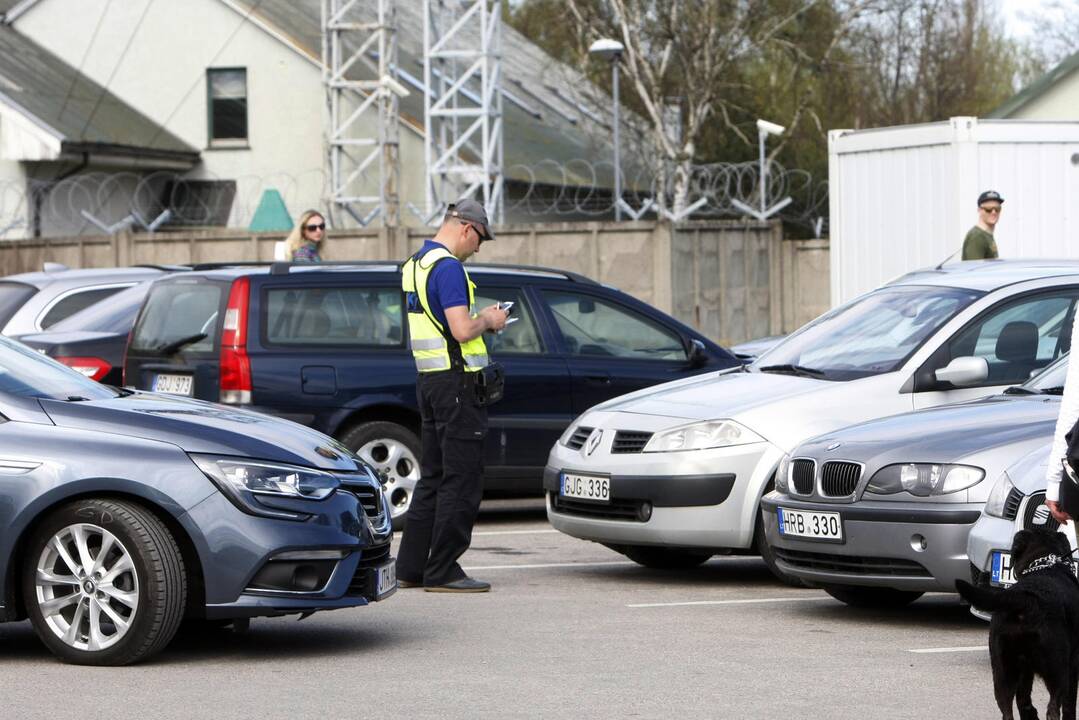 Sezonas: vairuotojams vertėtų suklusti – jau reikia mokėti už stovėjimą Klaipėdos paplūdimių prieigose, Smiltynėje.