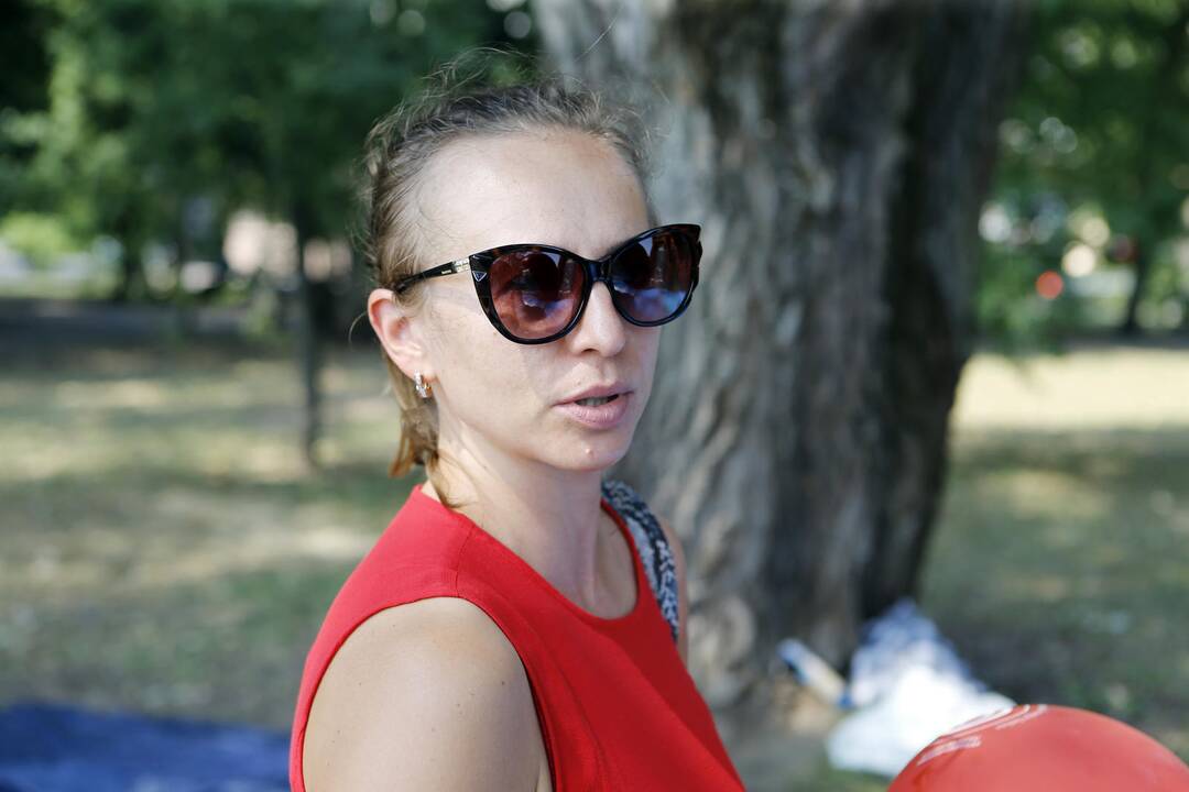 Patirtis: kai kuriose turtingose šalyse dalytis maistu, kurį valgo šeima, yra normalu, šaldytuvai stovi prie dažno namo tvoros.