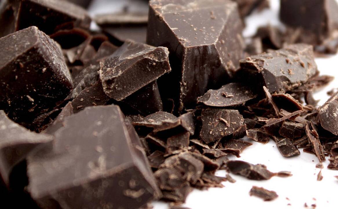 Išversta: žodis "chocolatl", atkeliavęs iš Centrinės Amerikos, yra žodžių "choco" ir "latl" junginys, reiškiantis "kartus vanduo".