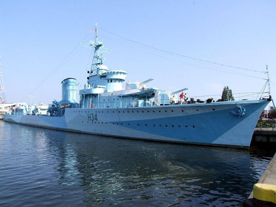 Legenda: „Blyskawica“ prie krantinės Gdynėje.