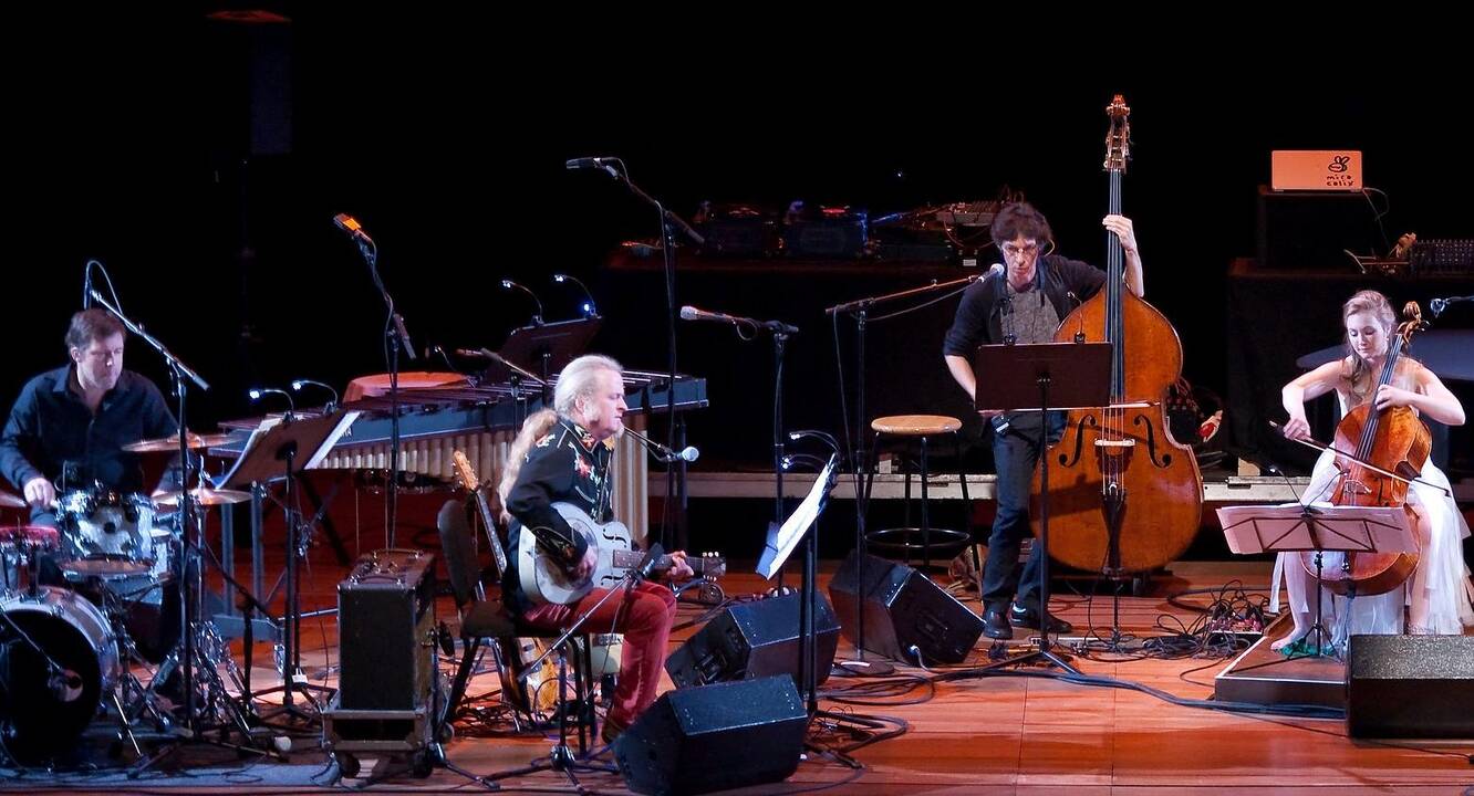 Amerikiečių ansamblis „Bang on a Can All-Stars“.