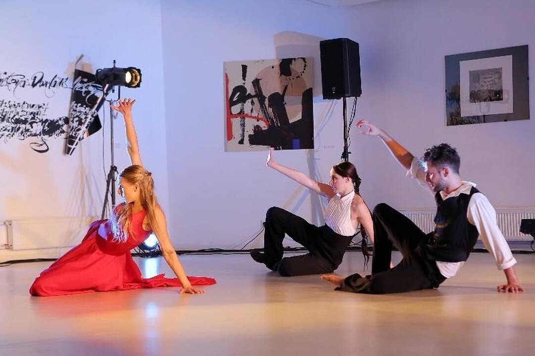 Jaunasis choreografas spektaklyje pasakos apie vienatvę