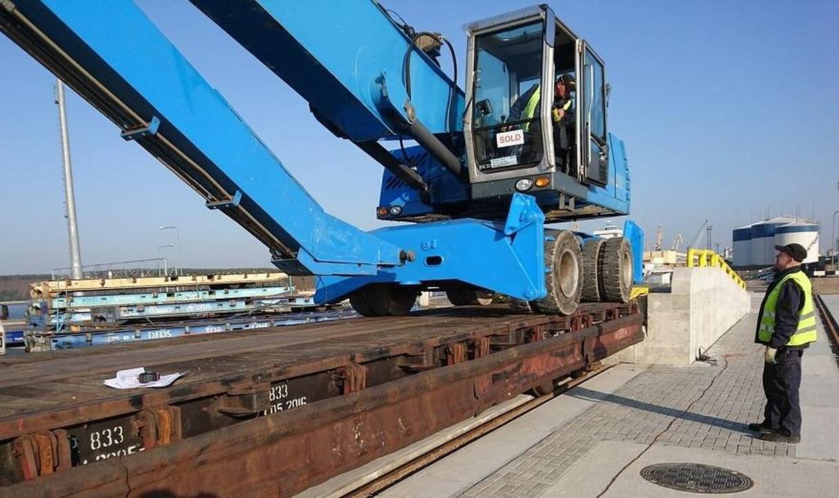 Statinys: nauja geležinkelio rampa uoste.