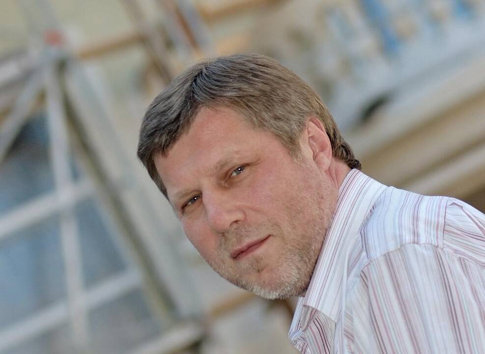 F.Latėnas.