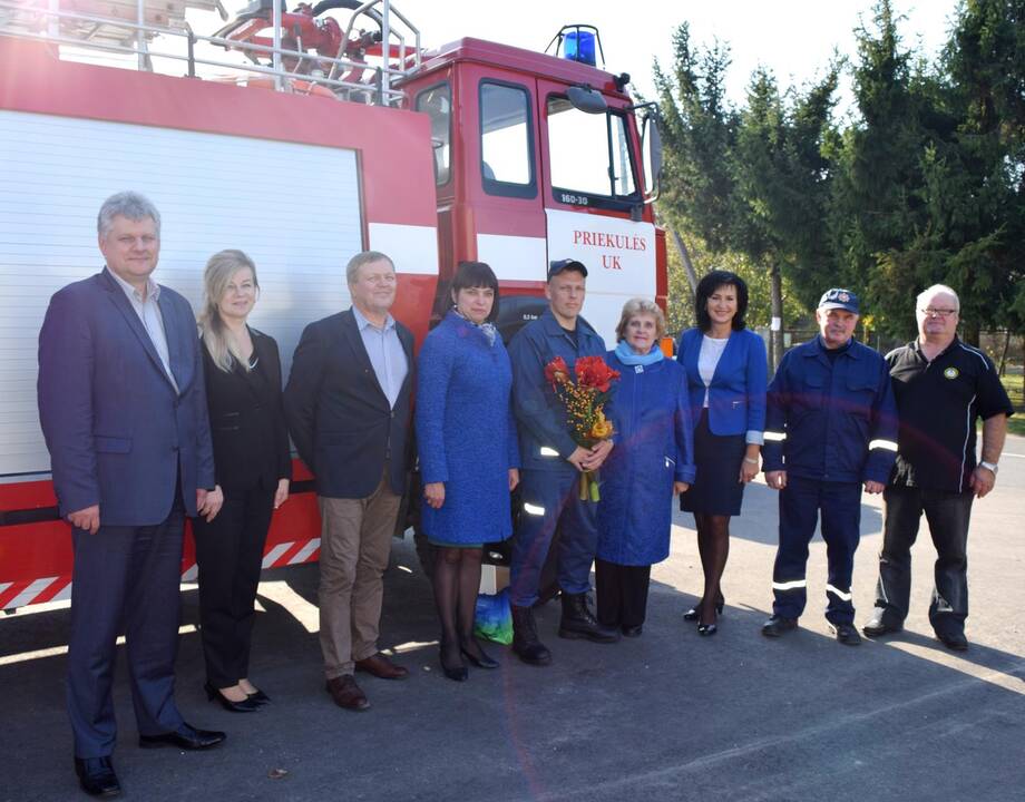 Pasveikintas skęstančią moterį išgelbėjęs ugniagesys