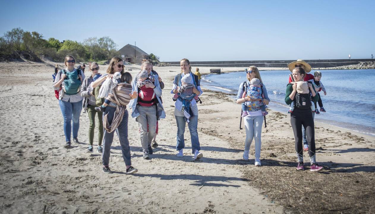 Ištvermė: mamos, nešinos mažyliais, pajūriu – nuo Melnragės iki Girulių ir atgal – įveikė 11 km ir esą nesijautė nuvargusios.