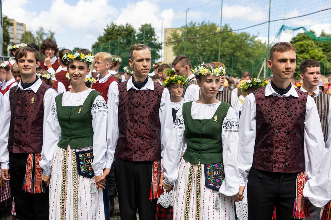 Dainų šventės šokių diena „Amžių tiltais“