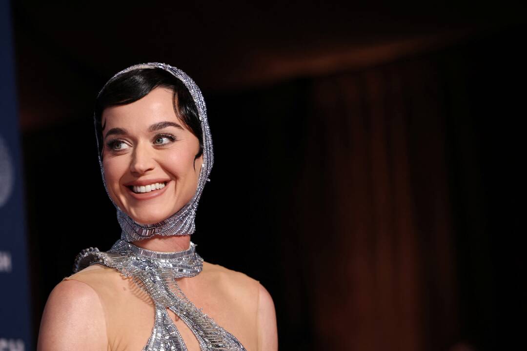 Popmuzikos žvaigždė Katy Perry ir kitų moterų grupelė pakilo į kosmosą