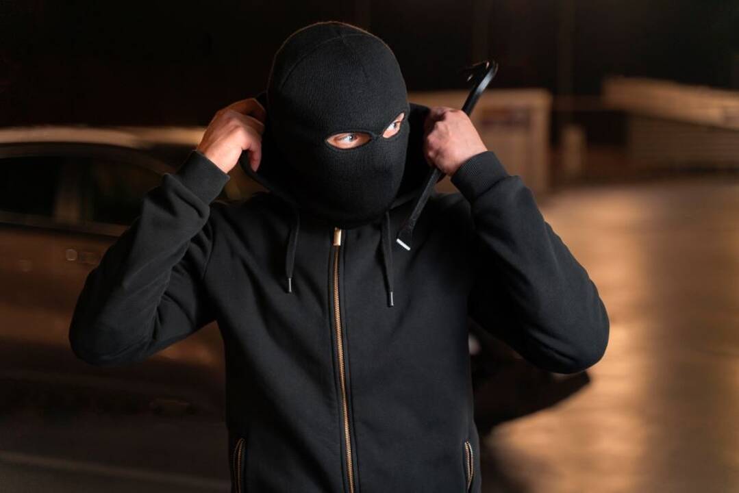 Vilniuje iš seifo pavogti pistoletai ir 30 tūkst. eurų