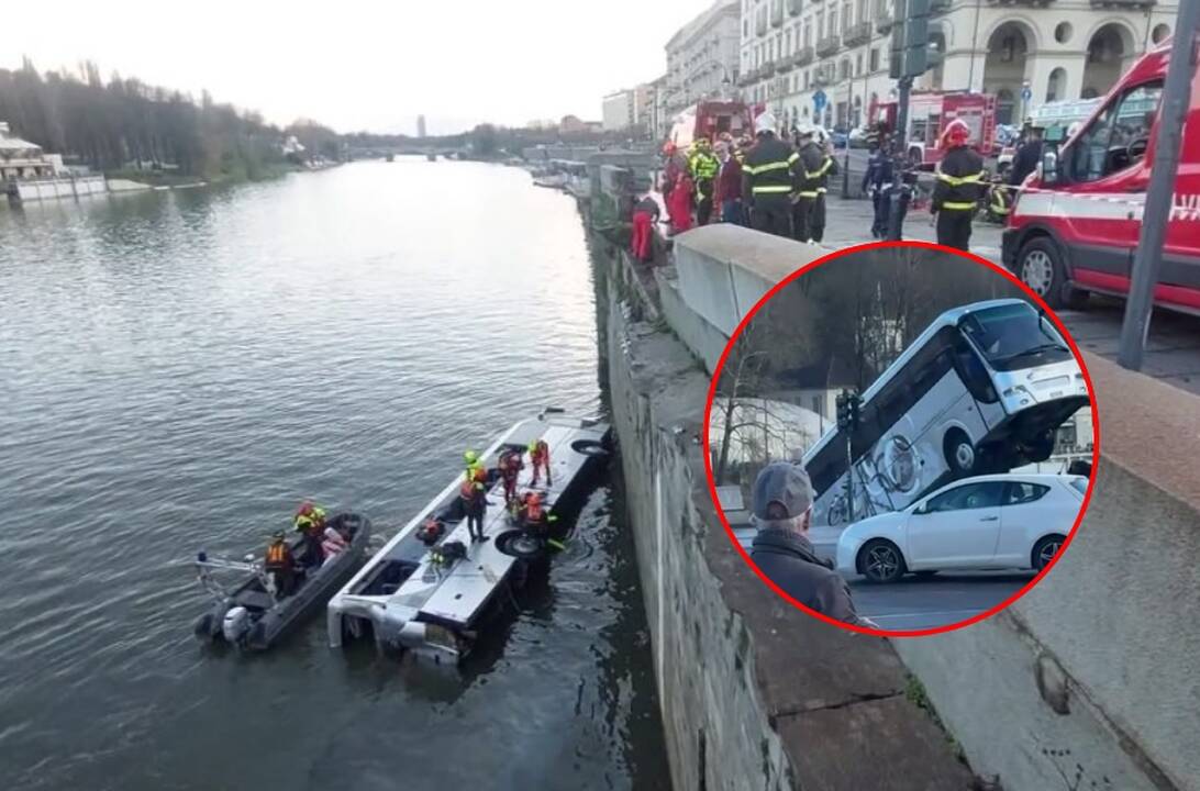 Į upę nuvirto keleivinis autobusas: vairuotojas žuvo