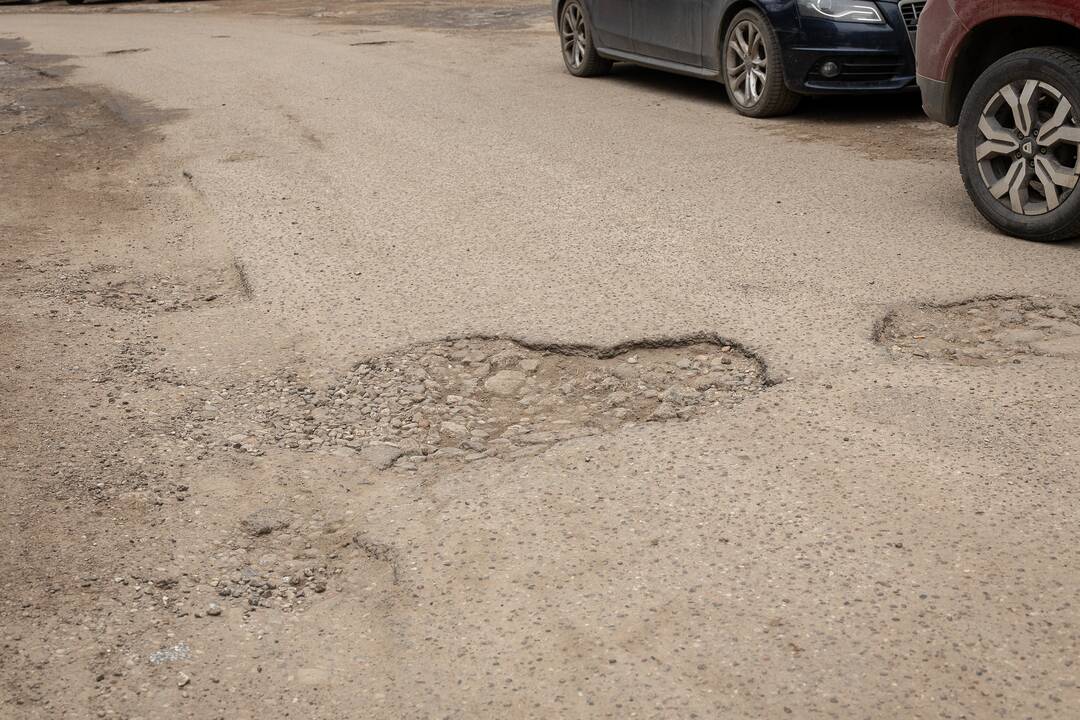Problemos P. Lukšio gatvėje 