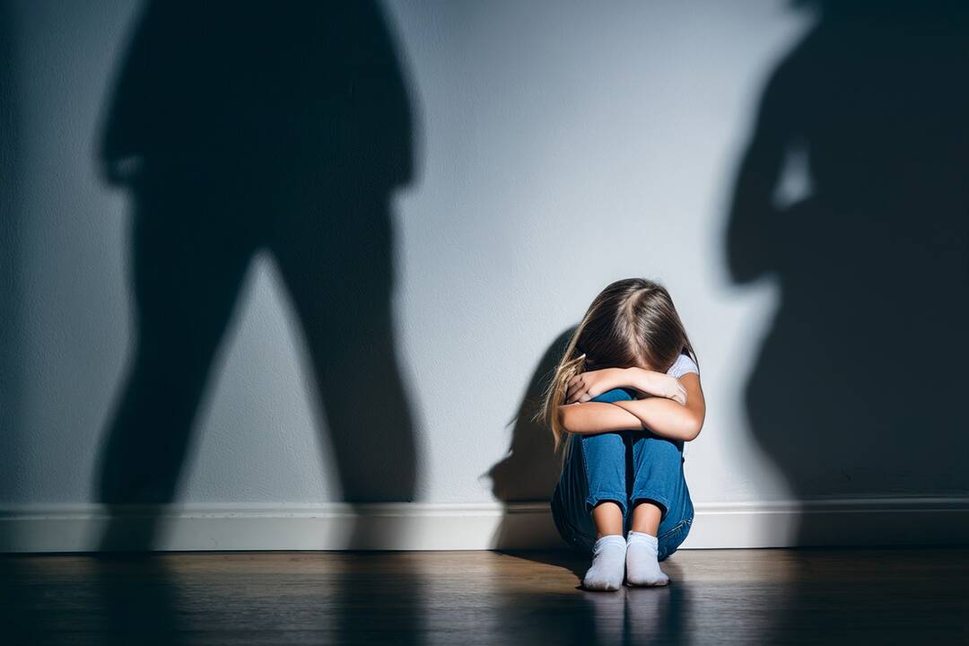 Nepakaltinamas tvirkintojas ir toliau lįs prie vaikų?