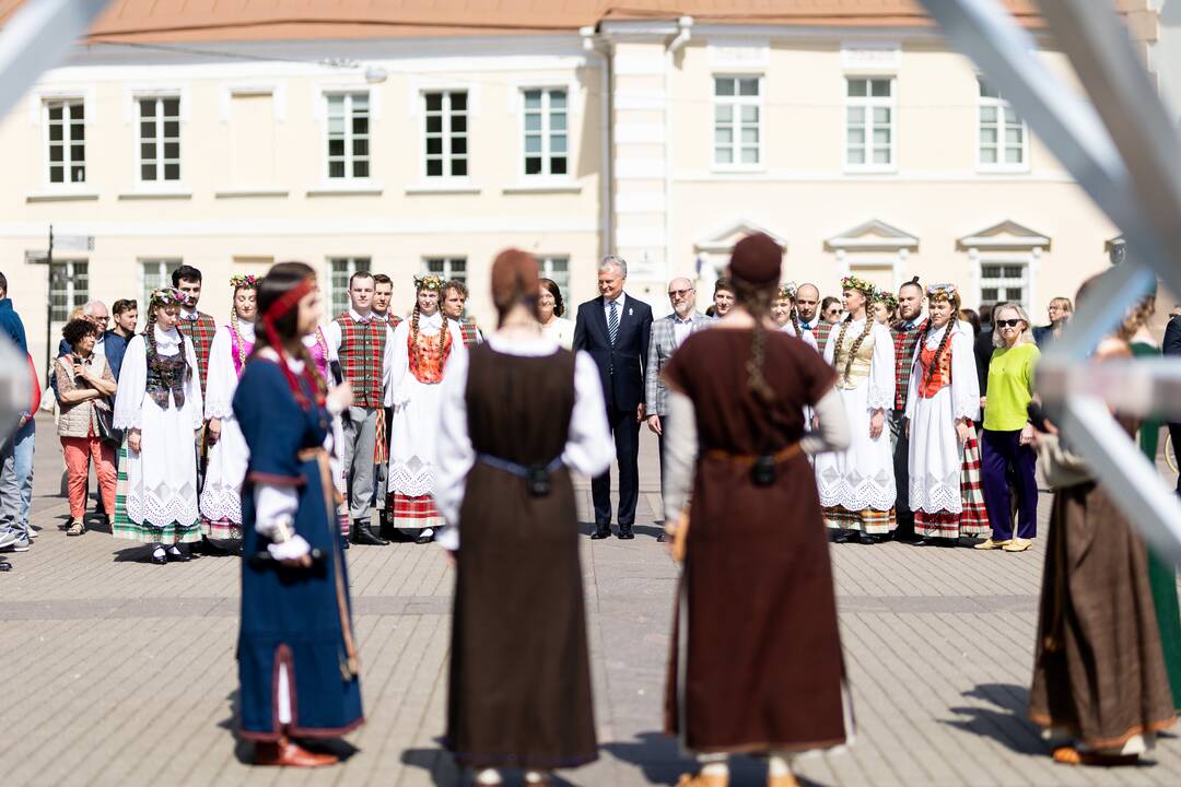 Lietuvos dainų šventės šimtmečiui skirtos menininko Ray Bartkaus instaliacijos „Sodai“ pristatymas