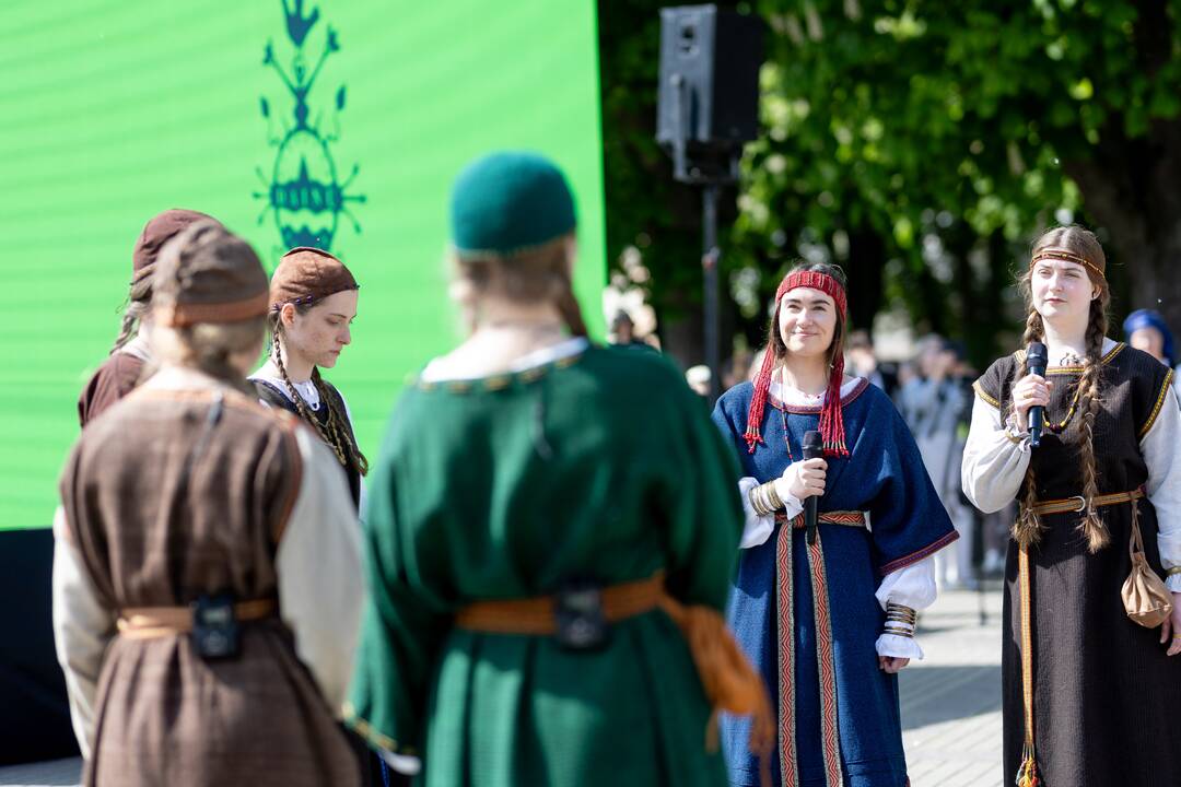 Lietuvos dainų šventės šimtmečiui skirtos menininko Ray Bartkaus instaliacijos „Sodai“ pristatymas