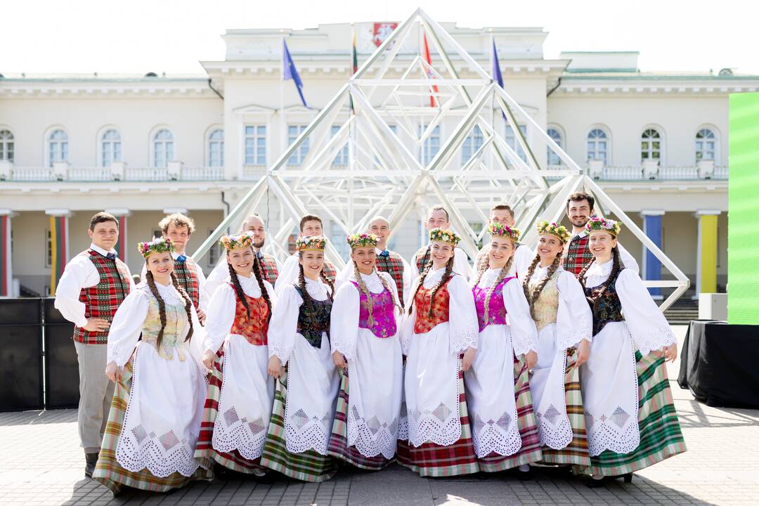 Lietuvos dainų šventės šimtmečiui skirtos menininko Ray Bartkaus instaliacijos „Sodai“ pristatymas