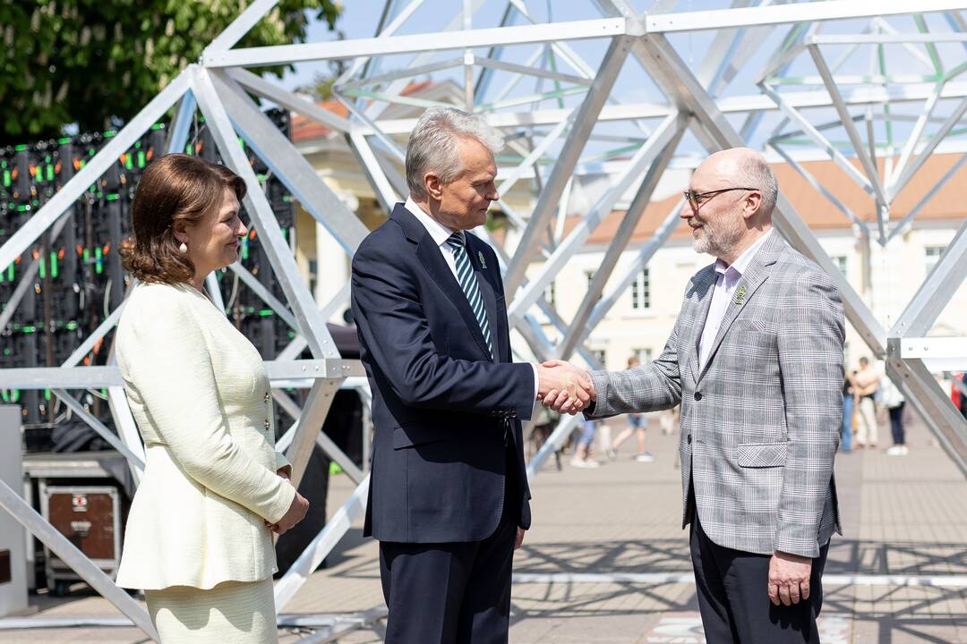 Lietuvos dainų šventės šimtmečiui skirtos menininko Ray Bartkaus instaliacijos „Sodai“ pristatymas