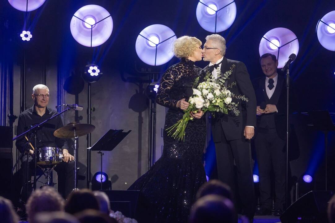 Su meile: P. Kovas, įteikė žmonai dovaną – kelionę į Atėnus, į neseniai šiame mieste atidarytą M. Callas muziejų.